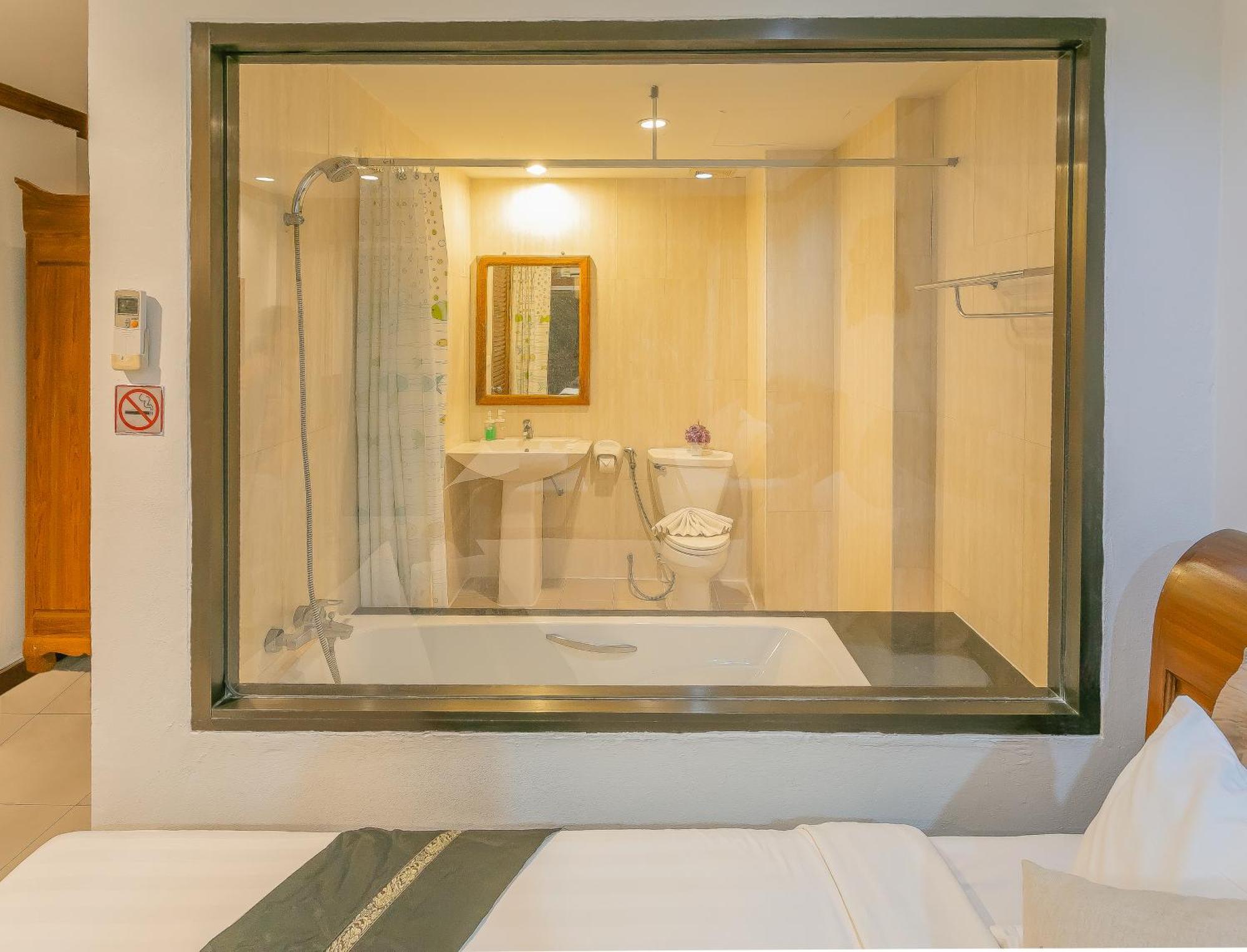 Best Venue Hotel Patong Exterior photo